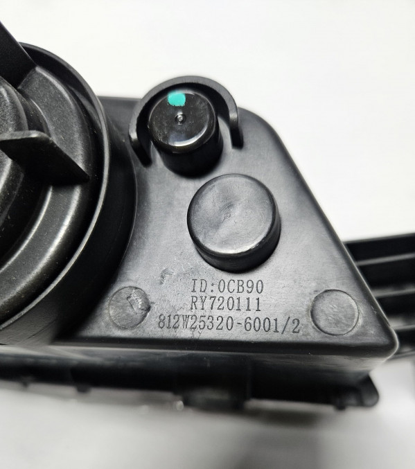 Фара противотуманная левая (пластиковый бампер) SITRAK 812W25320-6001 OEM — 3