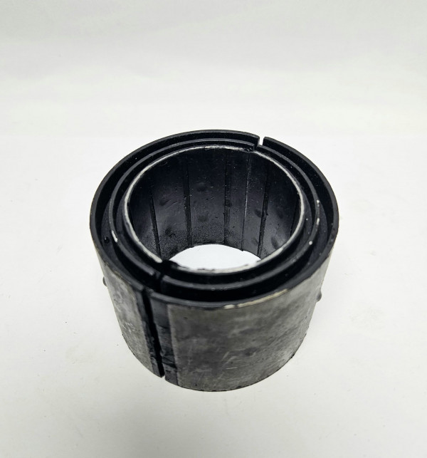 Втулка заднего стабилизатора (центральная) разрезная Sitrak CHINA WG9925688210 Sinotruk — 2