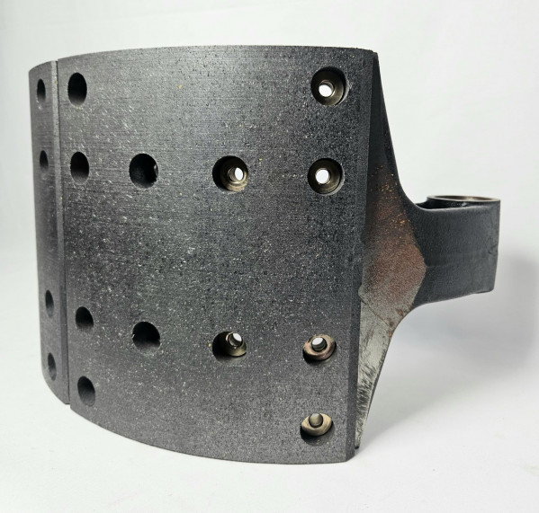 Колодка тормозная задняя левая под барабан MCY13 Sitrak CNHTC AZ7117451220 OEM — 2