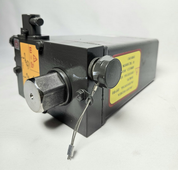 Насос подъема кабины T5G/SITRAK 4 штуцера SITRAK 811W41723-6008 Sinotruk — 4