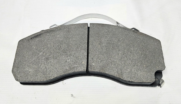 Колодка тормозная передняя 1шт HOWO A7 Sitrak CHINA WG91004430501 OEM — 2