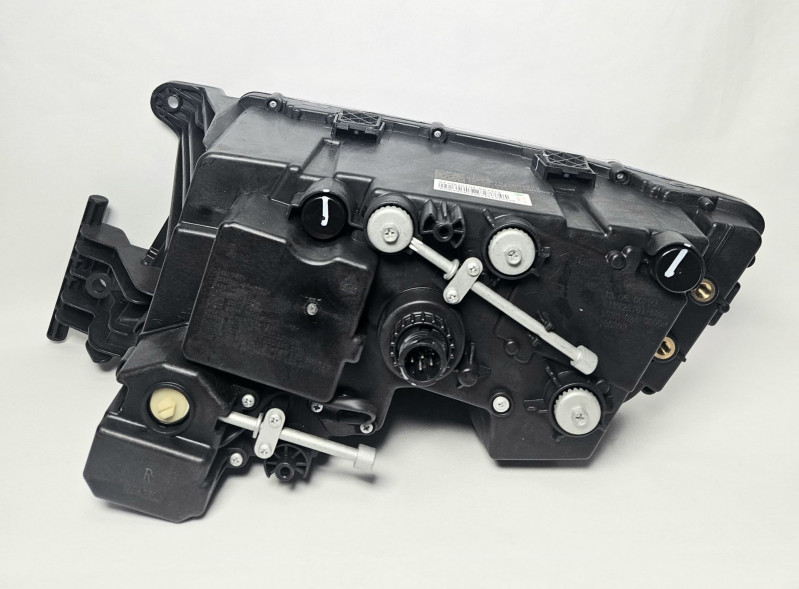 Фара основная правая LED пластиковый бампер тягач Sitrak CHINA 812W25101-6022 Sinotruk — 2