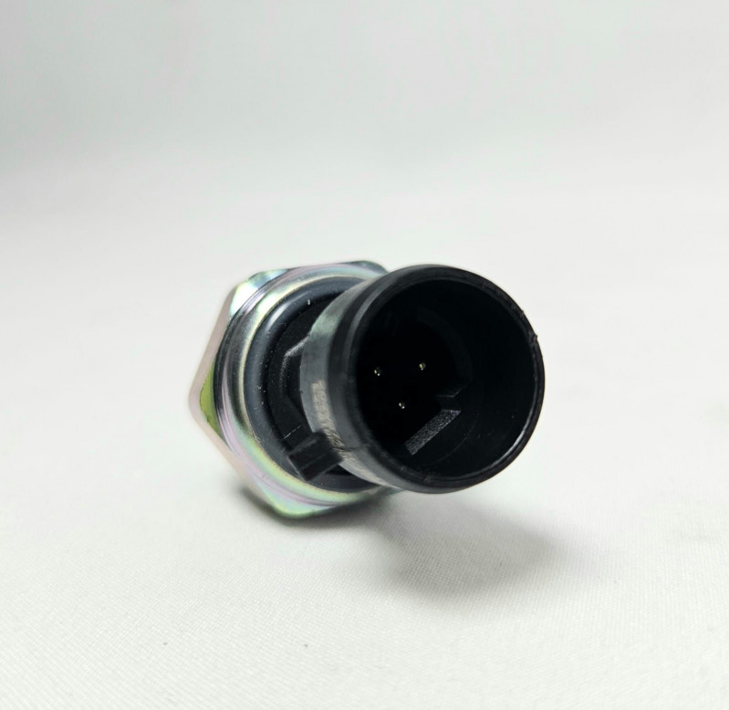 Датчик давления машинного масла Sitrak CHINA 202V27421-0313 OEM — 2