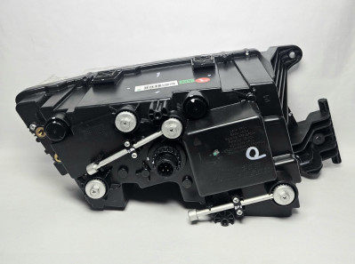 Фара основная левая LED пластиковый бампер тягач SITRAK 812W25101-6021 Sinotruk