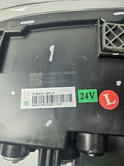 Фара основная левая LED пластиковый бампер тягач SITRAK 812W25101-6021 Sinotruk