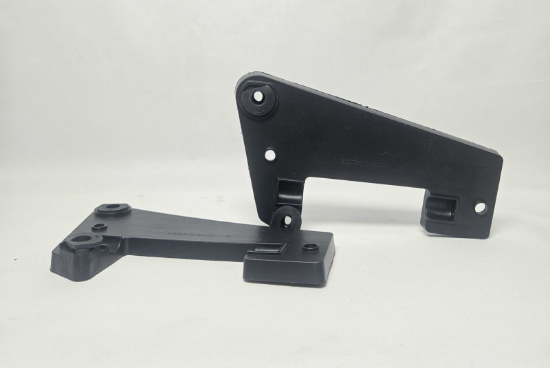 Кронштейн фары правая ст Sitrak CHINA 812W25115-5010 OEM — 1