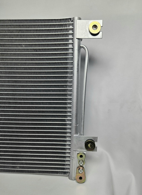 Радиатор кондиционера Sitrak CHINA 712W6194206425 OEM — 2