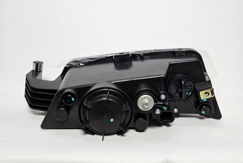 Фара противотуманная правая (пластиковый бампер) SITRAK 812W25320-6002 OEM — 2