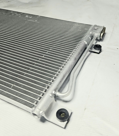 Радиатор кондиционера SITRAK 712W61942-0642 Sinotruk