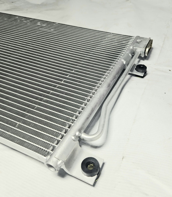 Радиатор кондиционера SITRAK 712W61942-0642 Sinotruk — 2