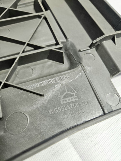 Крышка аккумуляторного ящика пластик Howo T5G, Sitrak C7H Max CHINA WG9525760314 Sinotruk