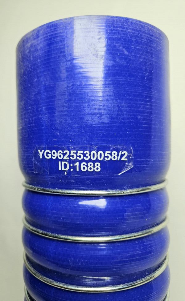 Патрубок интеркулера выпускной Sitrak CHINA YG9625530058 OEM — 2