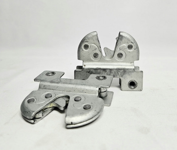 Замок капота левый Sitrak CHINA 810W97122-0028 Sinotruk — 1