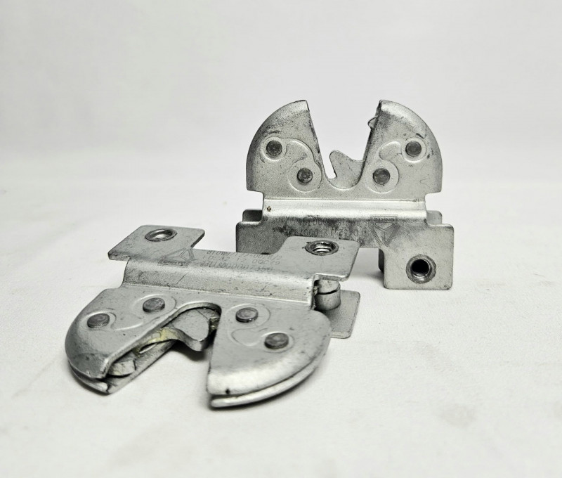 Замок капота левый Sitrak CHINA 810W97122-0028 Sinotruk — 1