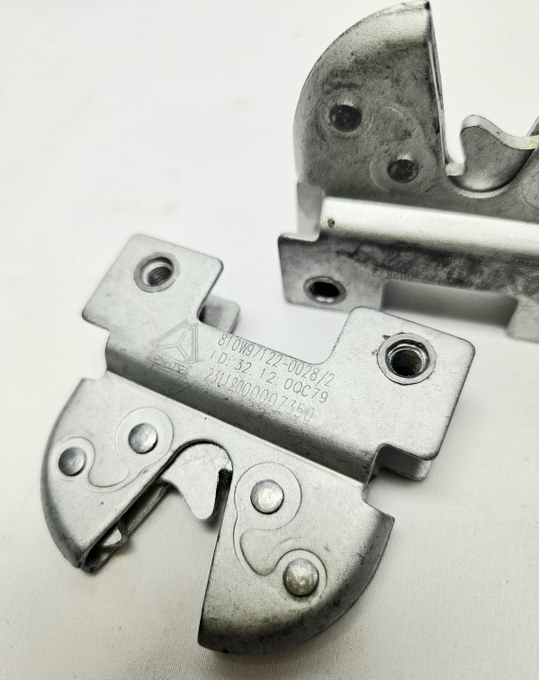 Замок капота левый Sitrak CHINA 810W97122-0028 Sinotruk — 2