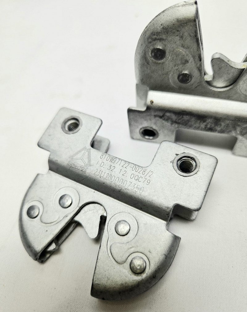 Замок капота левый Sitrak CHINA 810W97122-0028 Sinotruk — 2