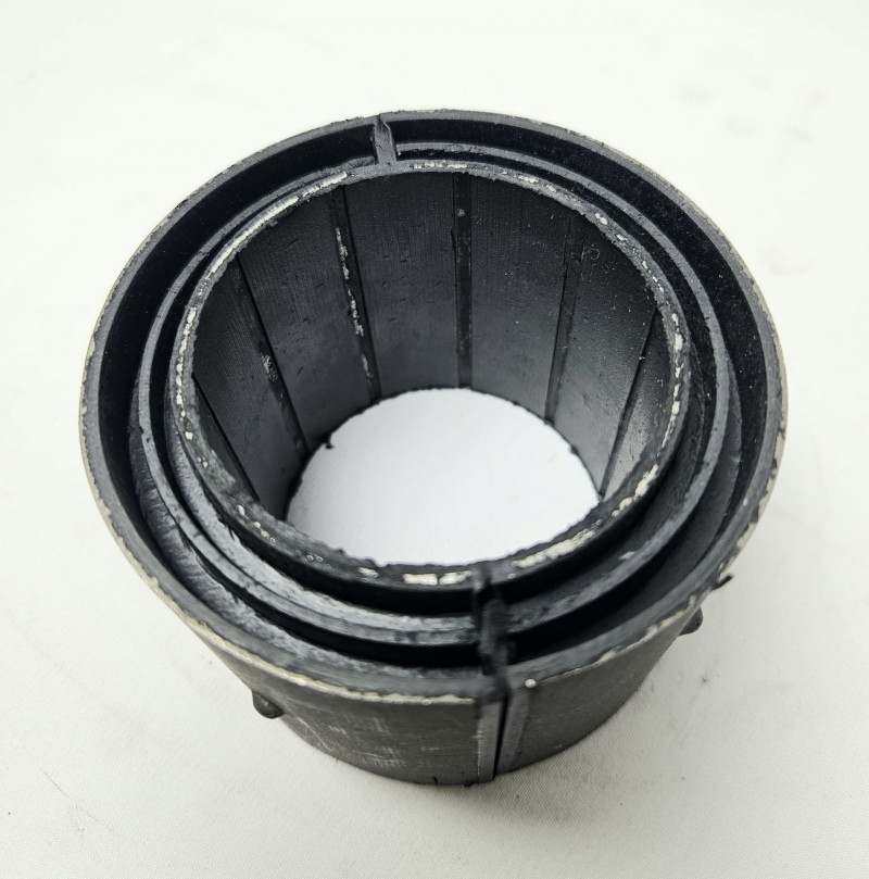 Втулка заднего стабилизатора (центральная) разрезная Sitrak CHINA WG9925688210 OEM — 3