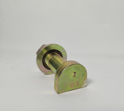 Шпилька колеса (M22*1,5*82) задняя без гайки MCY13 CNHTC HOWO 810W45501-0174 Sinotruk